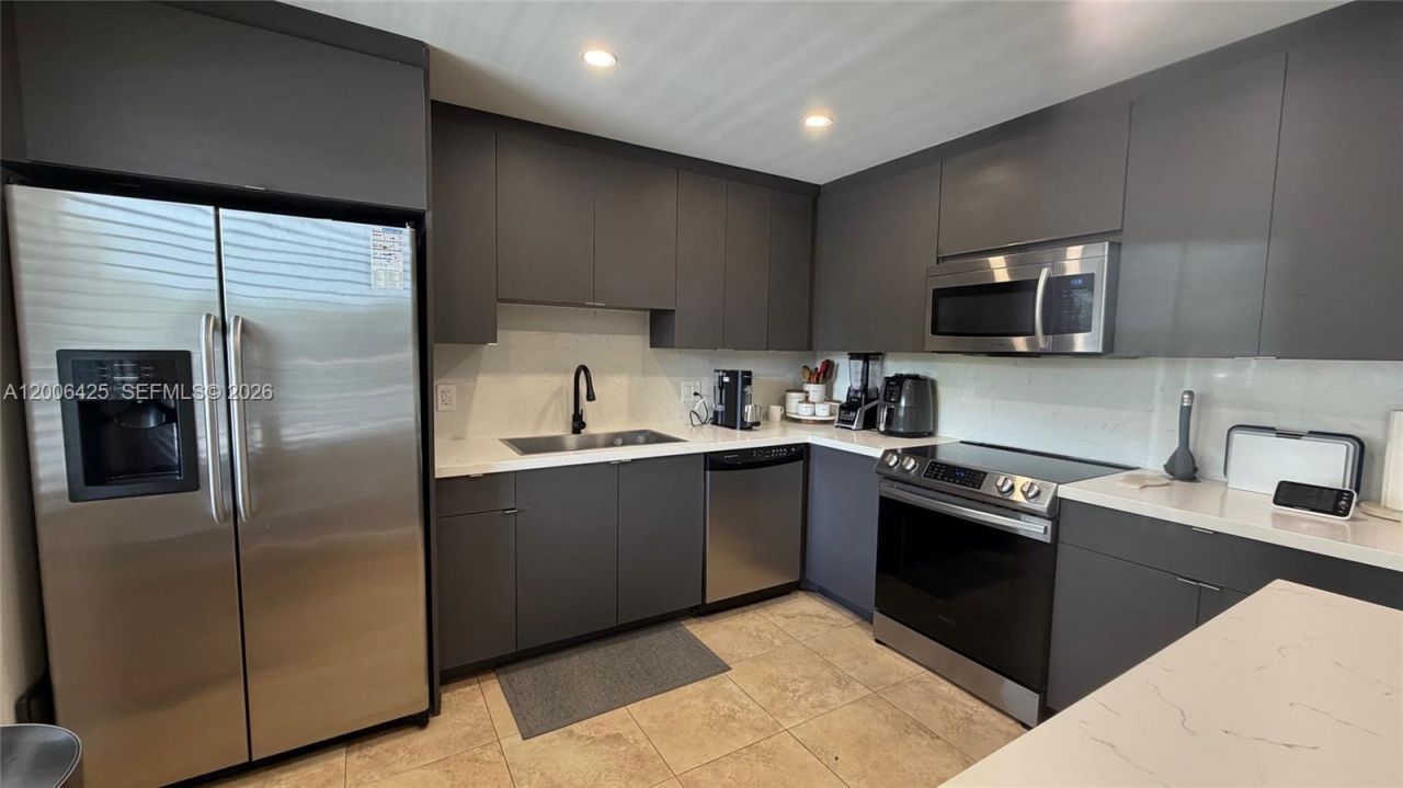 16551 Blatt Blvd, Unit 205, Weston, FL 33326 Photo