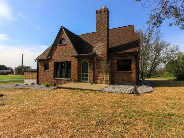 1996 Park Avenue West, Ontario, OH 44906