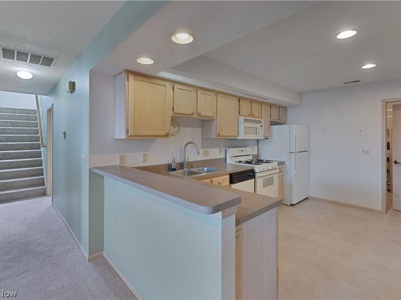 695 E Western Reserve Road, Unit 602, Poland, OH 44514 Photo 16