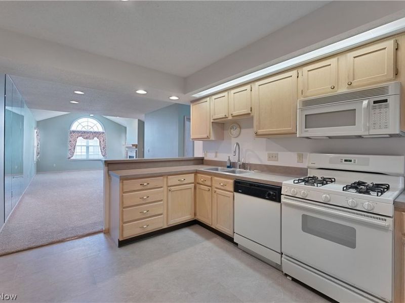 695 E Western Reserve Road, Unit 602, Poland, OH 44514 Photo 4