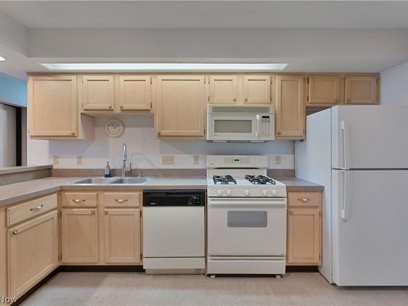 695 E Western Reserve Road, Unit 602, Poland, OH 44514 Photo 6