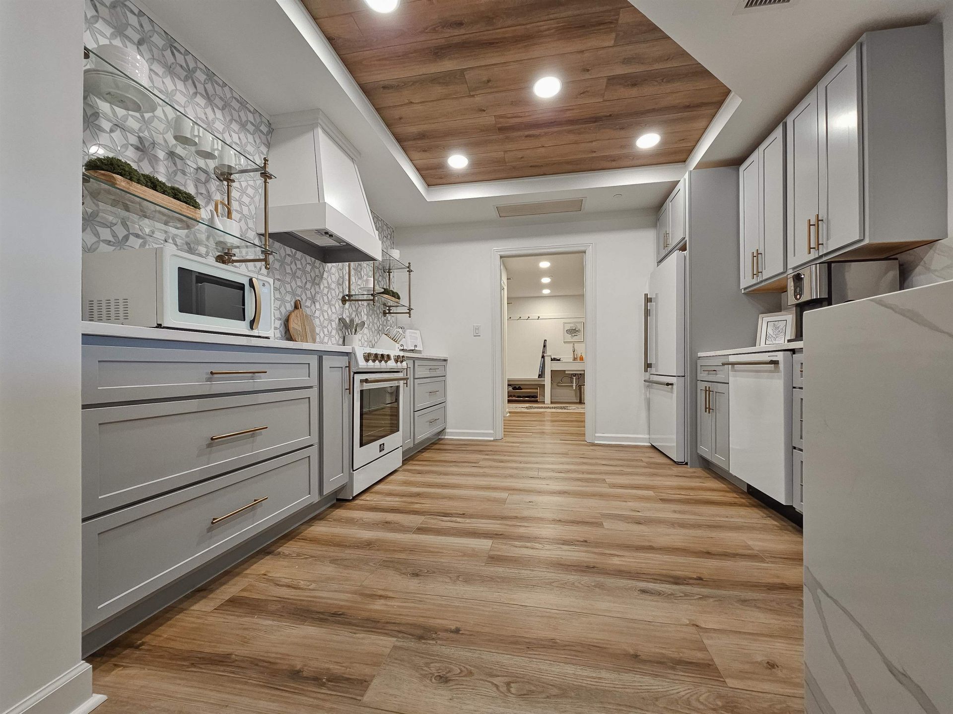 8500 Margate Circle  Photo 15