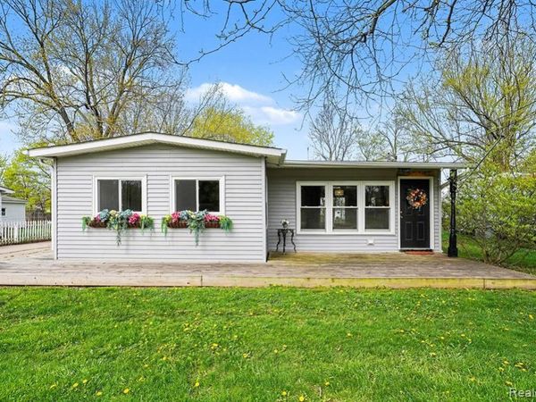 717 Oak Park Drive , Fenton, MI 48430