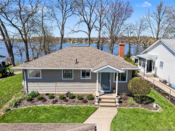 3504 Loon Lake Court , Fenton Twp, MI 48451