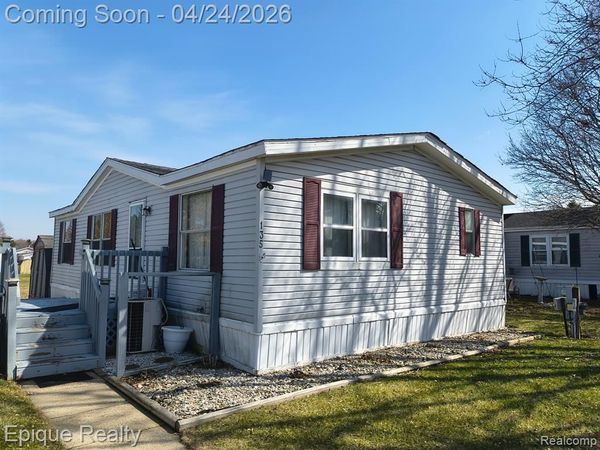 135 Hunters Rill Drive, Lapeer, MI 48446