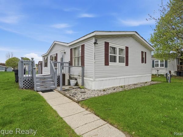 135 Hunters Rill Drive, Lapeer, MI 48446
