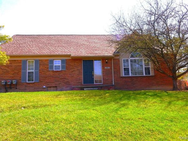 1900 Player Circle E , Westland, MI 48186