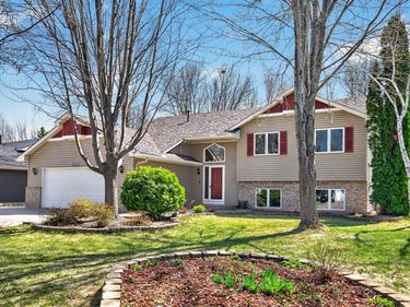 2810 Oak Ridge Drive, Monticello, MN 55362