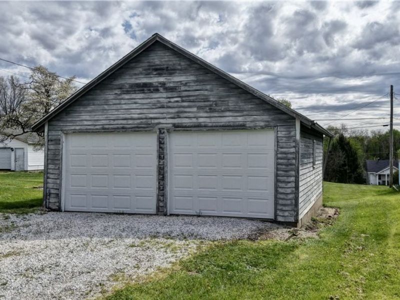 418 Jackson Avenue NE, Brewster, OH 44613 Photo 3