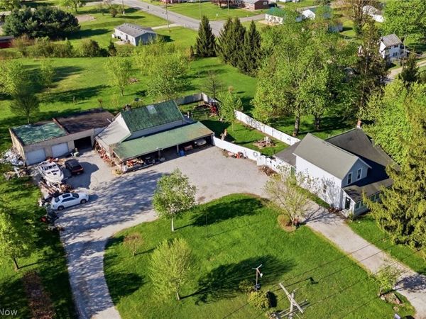 1301 Harding Way E, Galion, OH 44833