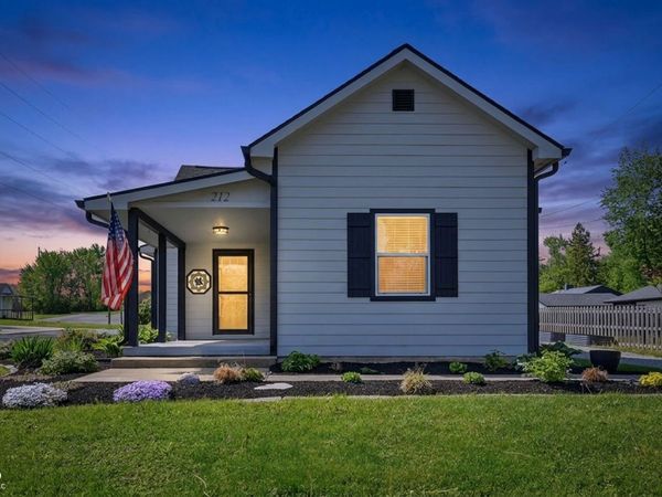 212 E Madison Avenue , Pendleton, IN 46064