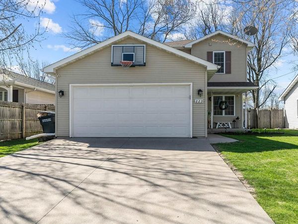 223 ALLEN AVENUE, Oshkosh, WI 54901