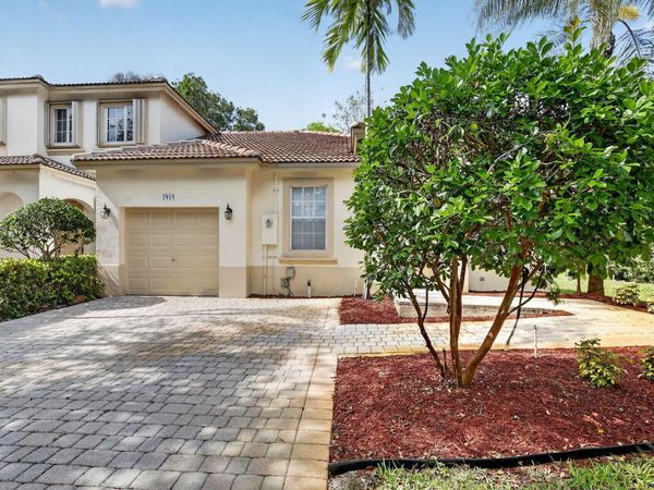 7915 NW 20th Street, Pembroke Pines, FL 33024