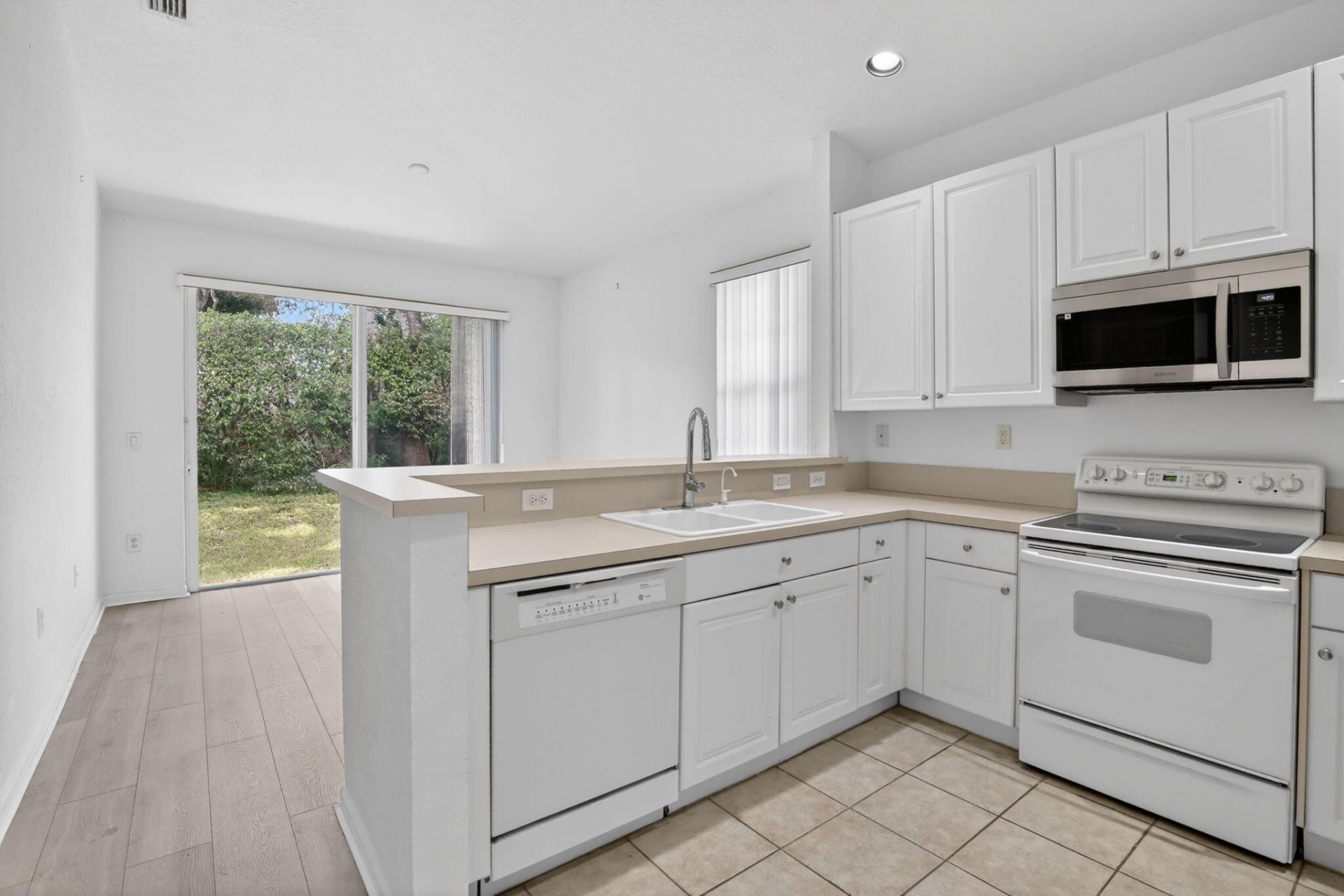7915 NW 20th Street, Pembroke Pines, FL 33024 Photo