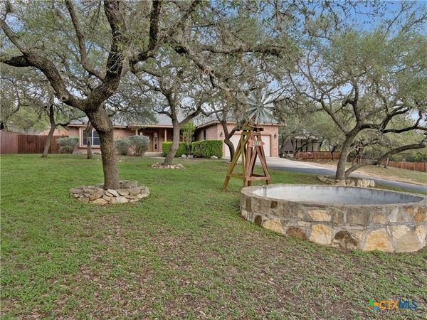 1090 Grand Pass , Canyon Lake, TX 78133