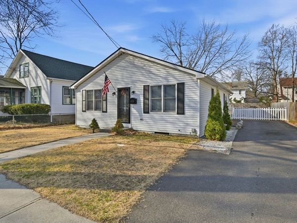 222 Edendale St, Springfield, MA 01104