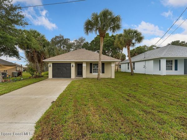 225 12th Street SW , Vero Beach, FL 32962