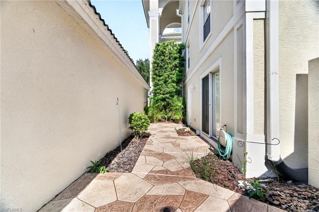 15395 Cedarwood Ln, Unit 104, Naples, FL 34110 Photo