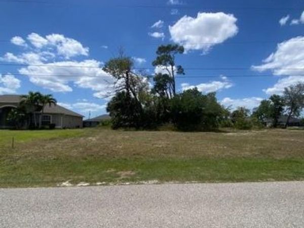 914 SW 8th PL , CAPE CORAL, FL 33991