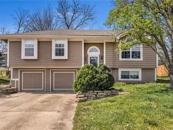 100 N Darrowby Drive, Raymore, MO 64083