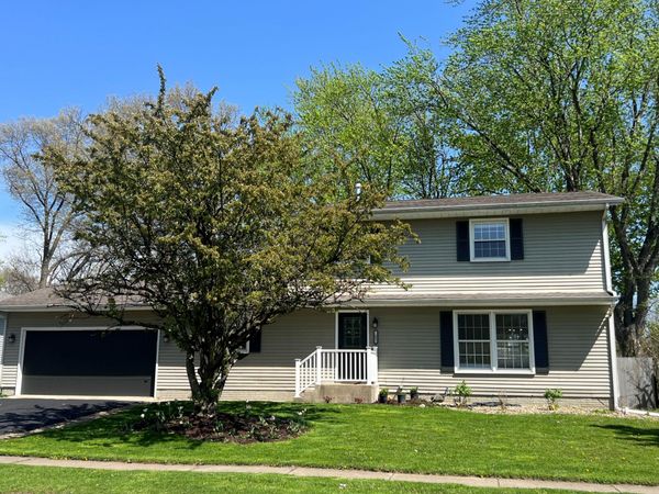 1602 Carriage Drive , Valparaiso, IN 46383