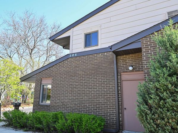 305 Cheviot Chase, Unit 6, Waukesha, WI 53186