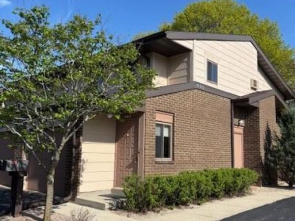 305 Cheviot Chase, Unit 6, Waukesha, WI 53186