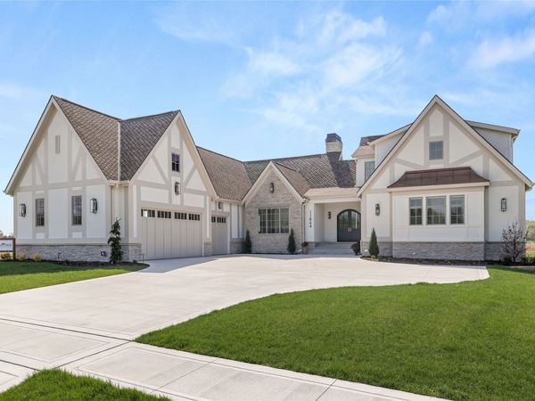 11864 Meadow Springs Drive, Johnston, IA 50131