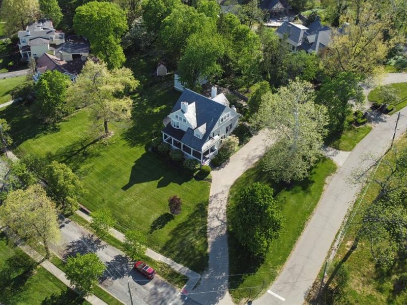 835 Ivy Avenue, Glendale, OH 45246 Photo 2