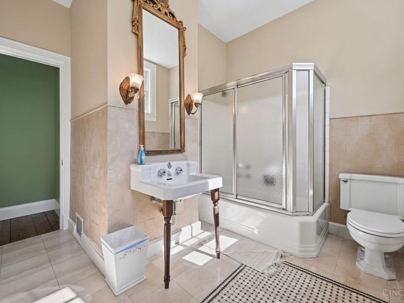 835 Ivy Avenue, Glendale, OH 45246 Photo 29