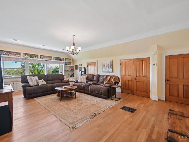 835 Ivy Avenue, Glendale, OH 45246 Photo 32