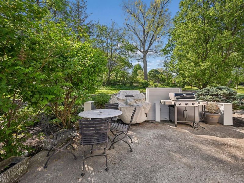 835 Ivy Avenue, Glendale, OH 45246 Photo 38