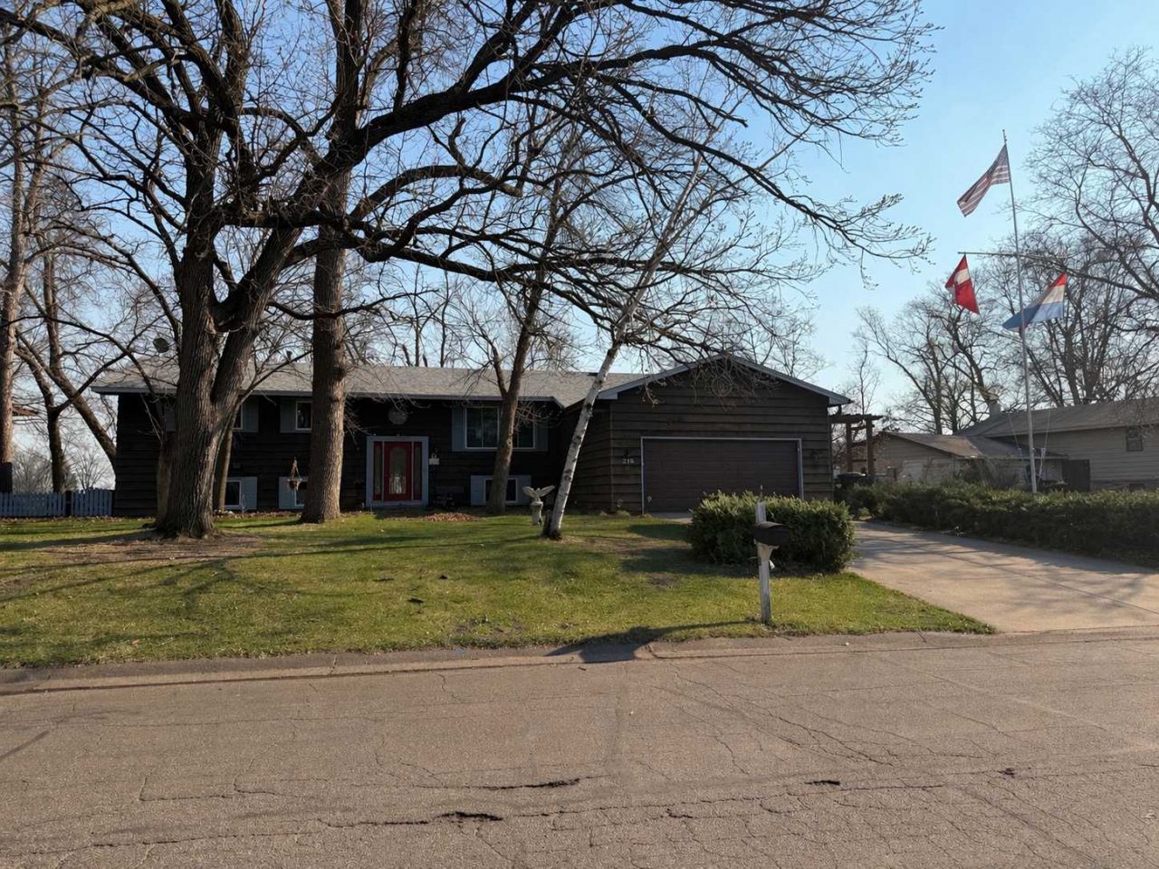 216 Lowell Road , Champlin, MN 55316