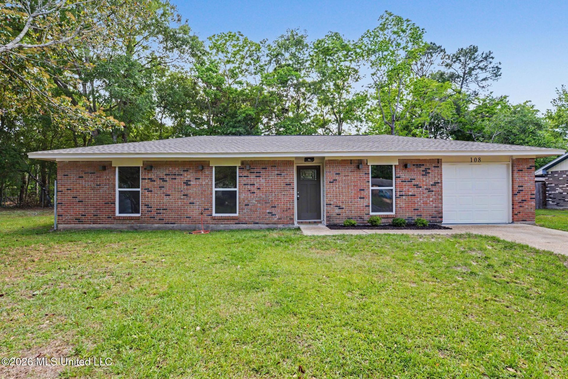 108 Vicksburg Place, Ocean Springs, MS 39564 Main Photo