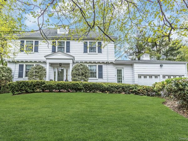 21 The Birches , Roslyn Estates, NY 11576