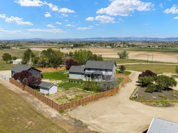 7657 Track Rd, Nampa, ID 83686