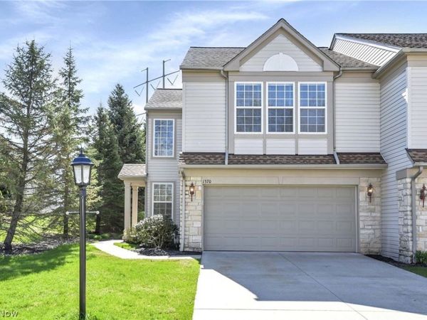 1370 N Yorkshire Drive , Broadview Heights, OH 44147