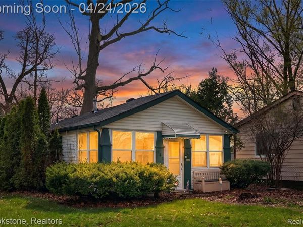 141 W Granet Avenue, Hazel Park, MI 48030