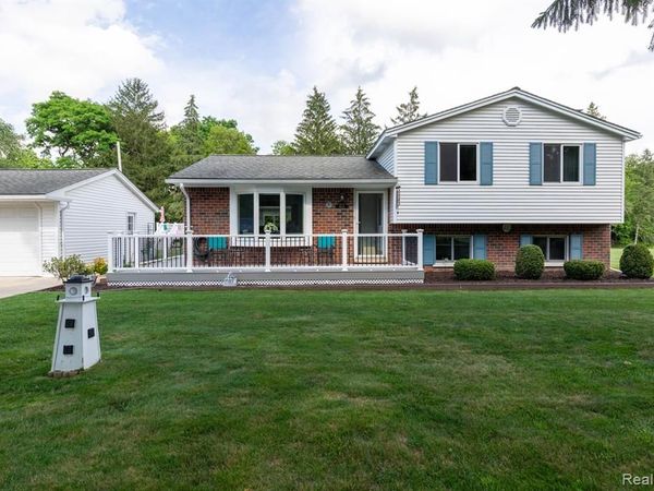 9026 Woodside Road , Salem Twp, MI 48167