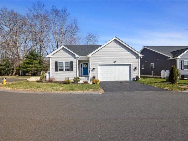 20 Country Club Blvd, Unit 20, Dudley, MA 01571