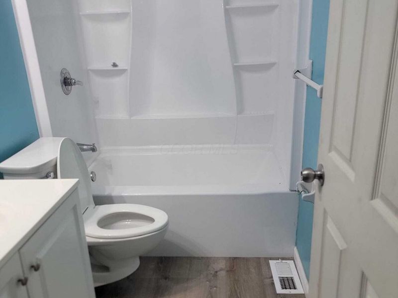 3810 Charbonnett Court , Columbus, OH 43232 Photo 5