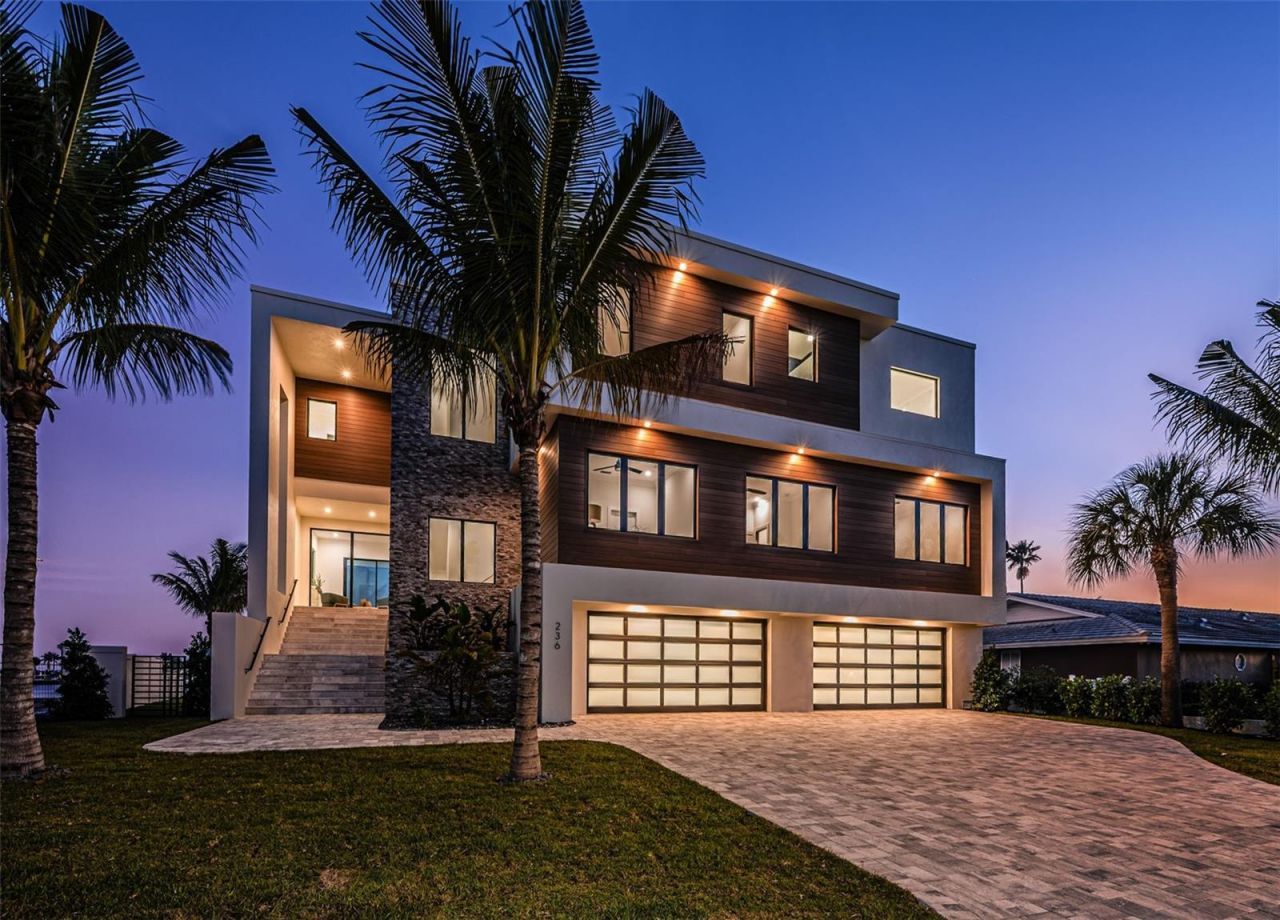 236 Howard Drive, Belleair Beach, FL 33786 Photo