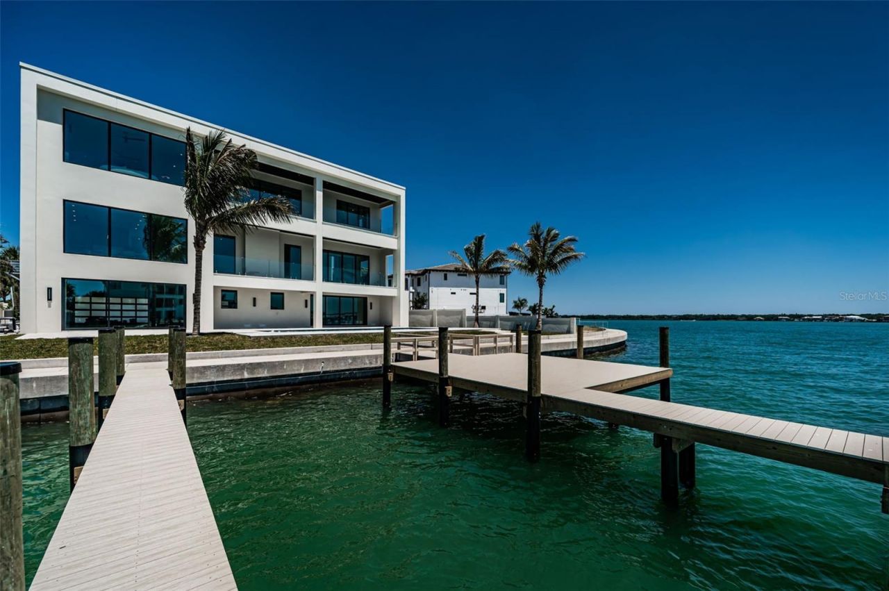 236 Howard Drive, Belleair Beach, FL 33786 Photo