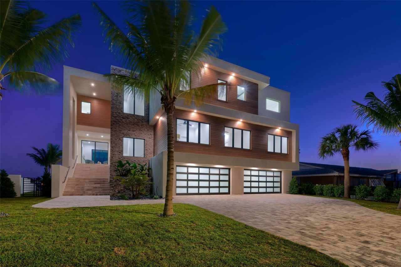 236 Howard Drive, Belleair Beach, FL 33786 Photo
