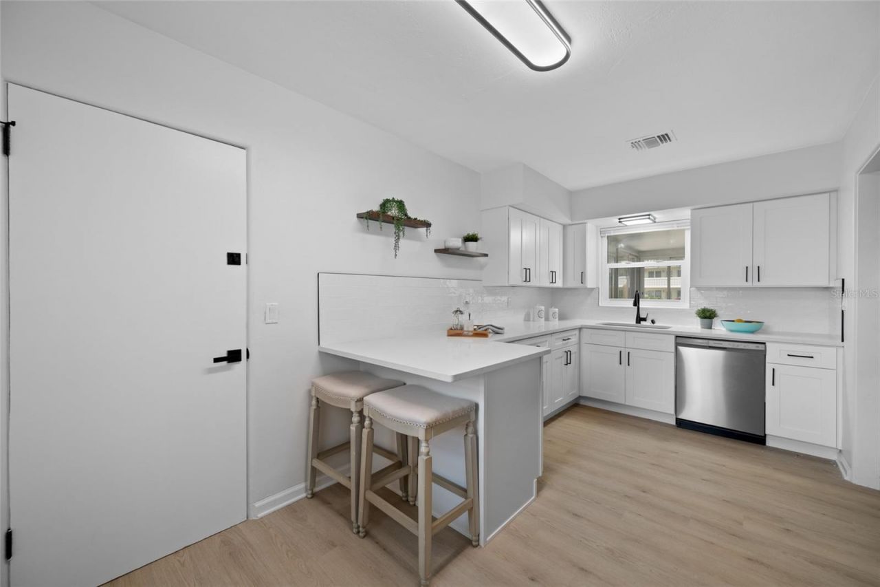 1100 81st Avenue N, Saint Petersburg, FL 33702 Photo