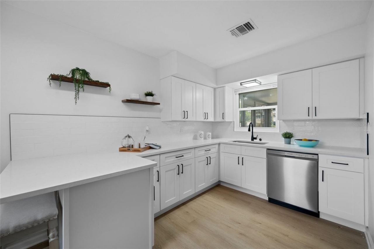1100 81st Avenue N, Saint Petersburg, FL 33702 Photo