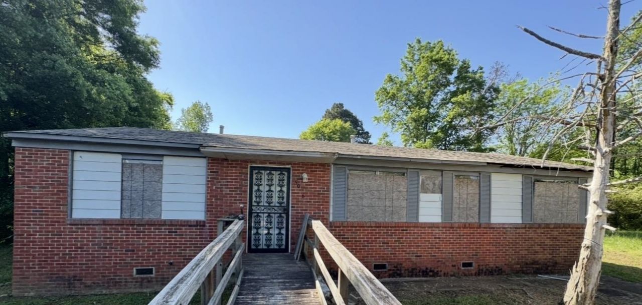 5076 Newton Dr, Memphis, TN 38109 Main Photo