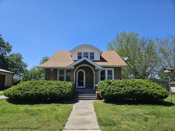 167 N Park Street , Hoyleton, IL 62803