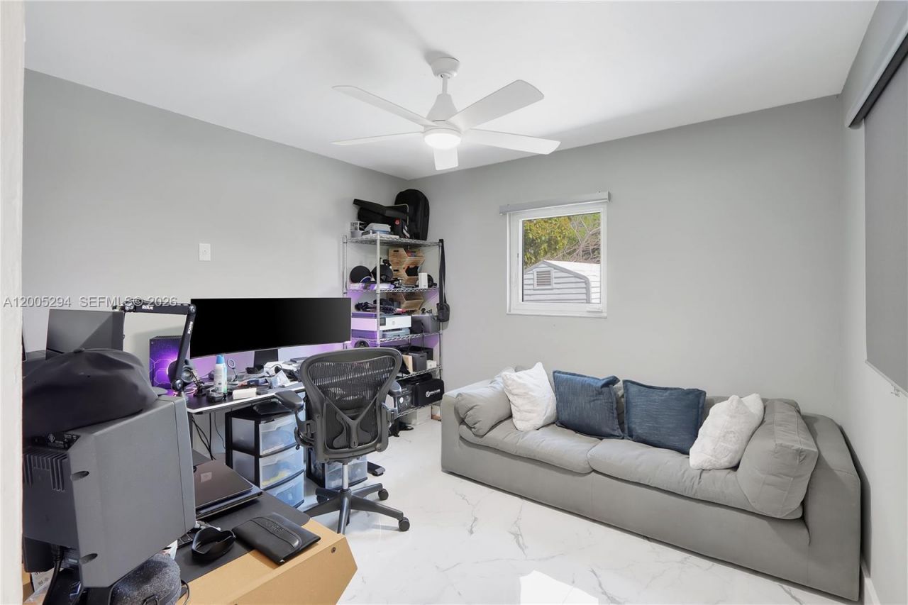2101 NW 26th St , Miami, FL 33142 Photo