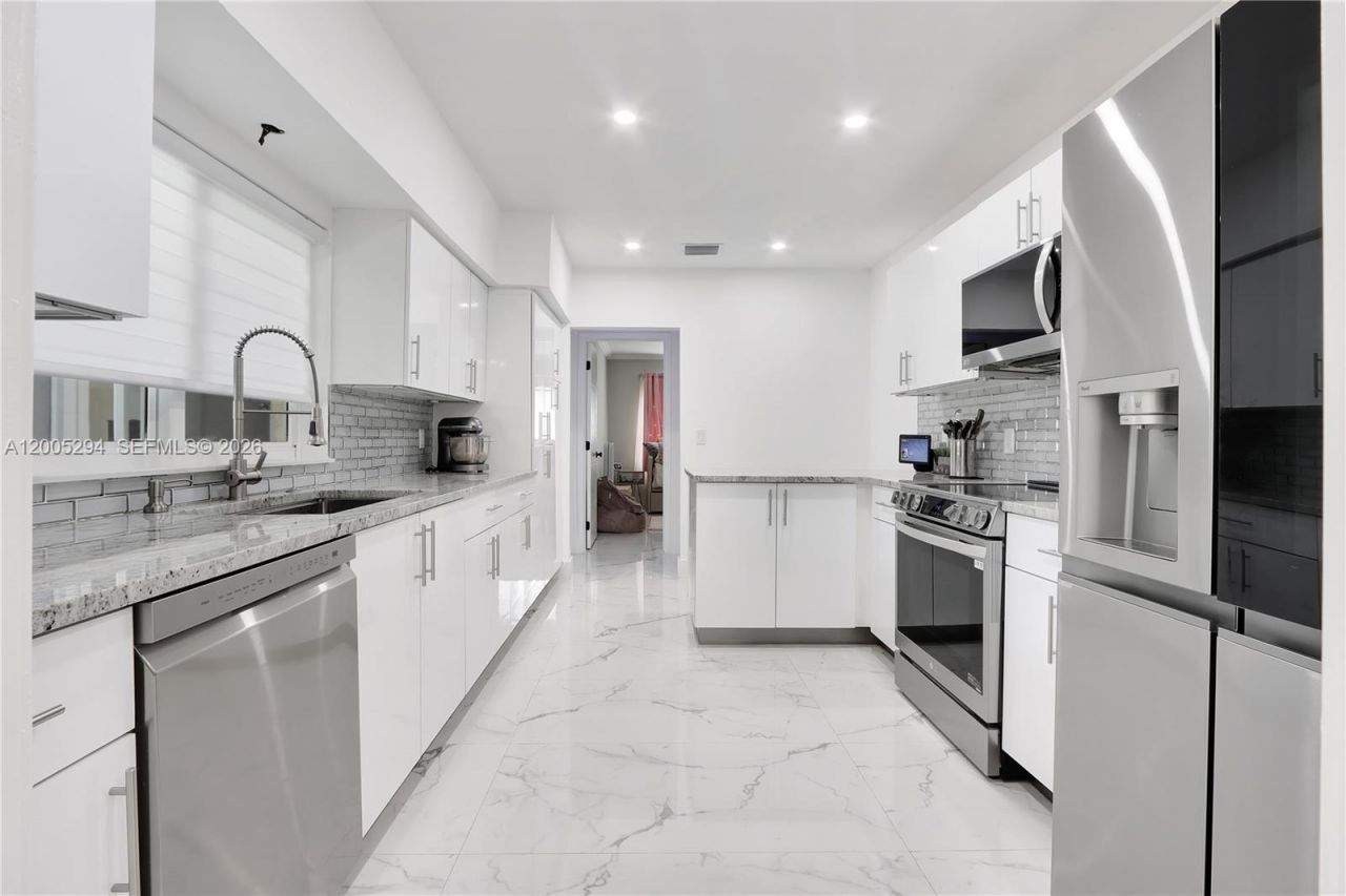 2101 NW 26th St , Miami, FL 33142 Photo